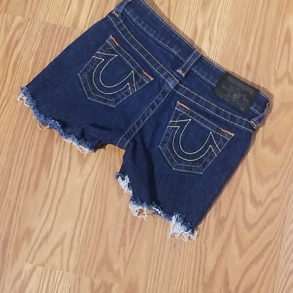 True religion Cutoffs 8 distressed - Picture 2 of 6